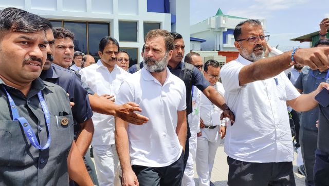 Rahul Gandhi's convoy stopped by cops at Bishnupur Rahul Gandhi's convoy stopped by cops at Bishnupur