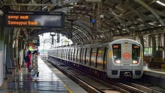 Video of women pole dancing inside Delhi Metro goes viral; angers internet Video of women pole dancing inside Delhi Metro goes viral; angers internet