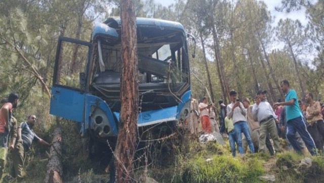 Himachal Pradesh: Bus carrying over 40 passengers falls into gorge in Mandi district Himachal Pradesh: Bus carrying over 40 passengers falls into gorge in Mandi district
