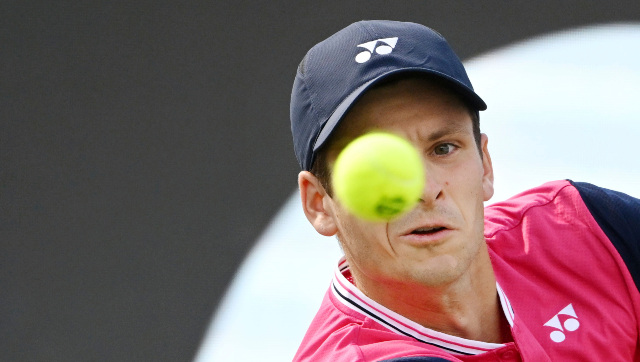 Halle Open: Defending champion Hubert Hurkacz out of tournament in dramatic tiebreaker as Rublev and Sinner advance Halle Open: Defending champion Hubert Hurkacz out of tournament in dramatic tiebreaker as Rublev and Sinner advance