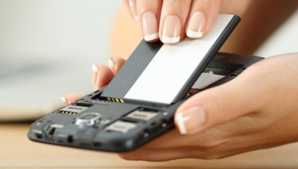New EU law may force smartphone makers to bring user-friendly removable batteries back