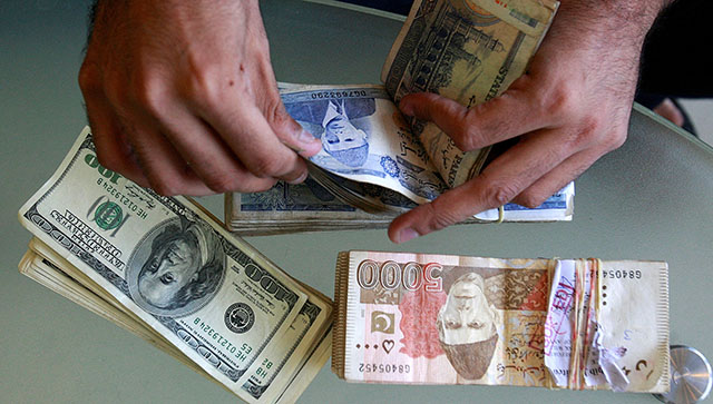 Pakistan's economy bears brunt of vicious political turf battle, but no rejuvenation in sight Pakistan's economy bears brunt of vicious political turf battle, but no rejuvenation in sight