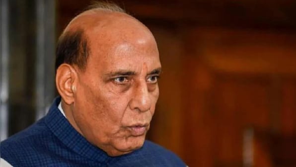WATCH: India’s Defence Minister Rajnath Singh shows Barack Obama the mirror