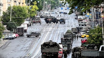 Russian helicopters battle rebel mercenaries rolling towards Moscow