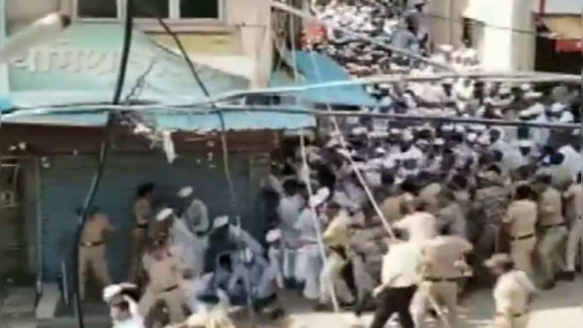 WATCH: Scuffle breaks out between warkaris, police during a procession in Pune district