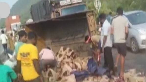 WATCH: 'Happy hours' for Andhra locals after truck overturns on highway