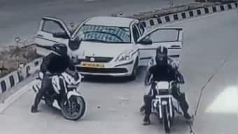 WATCH: 2 men robbed at gunpoint inside Delhi's Pragati Maidan tunnel