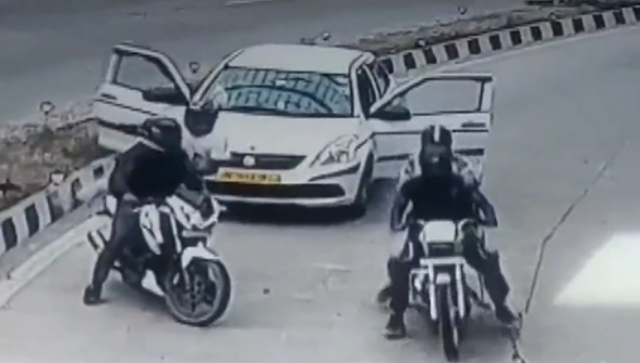 WATCH: 2 men robbed at gunpoint inside Delhi's Pragati Maidan tunnel WATCH: 2 men robbed at gunpoint inside Delhi's Pragati Maidan tunnel