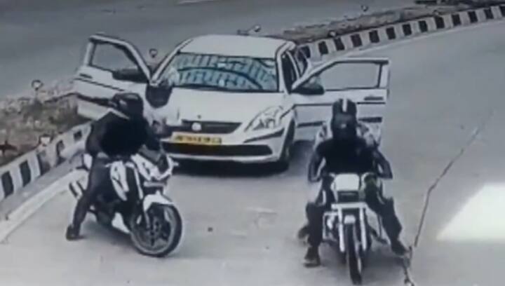 WATCH: 2 men robbed at gunpoint inside Delhi's Pragati Maidan tunnel