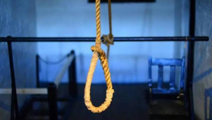 Couple in Delhi's Shahbad Dairy hangs themselves to death