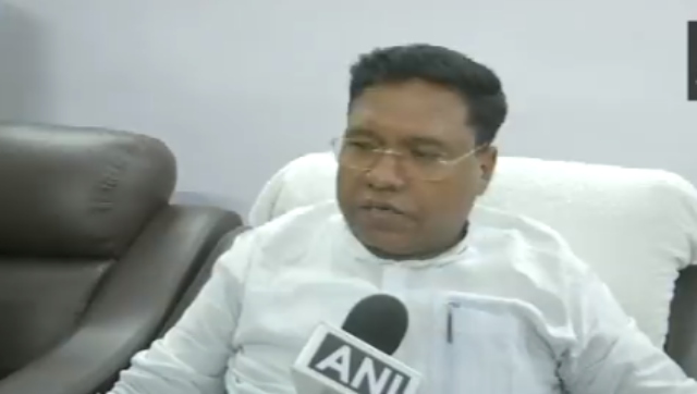 Former Bihar CM Jitan Manjhi's son quits Nitish cabinet over 'pressure' to merge HAM with JD(U) Former Bihar CM Jitan Manjhi's son quits Nitish cabinet over 'pressure' to merge HAM with JD(U)