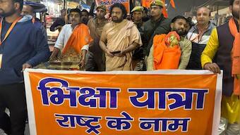 Man on mission to unite Sanatan Dharma, begging not for alms but pledge of Hindu unity