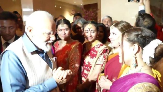 WATCH: Egyptian woman sings Hindi song to welcome PM Modi in Cairo WATCH: Egyptian woman sings Hindi song to welcome PM Modi in Cairo