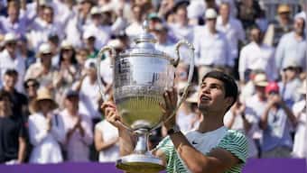 Carlos Alcaraz wins Queen's Club title; Jelena Ostapenko wins Birmingham Classic