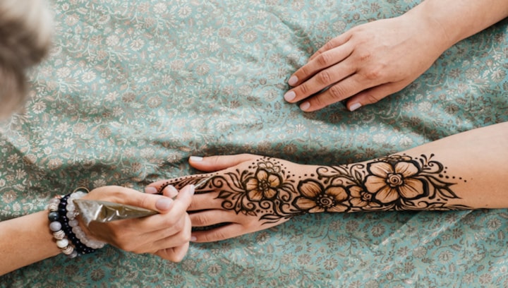 Eid-ul-Adha 2023: From Chaand-E-Numaish to Moroccan, mehendi designs to rock this Bakrid