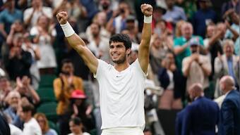 Watch: Carlos Alcaraz plays 'impossible' around-the-net shot against Matteo Berrettini at Wimbledon