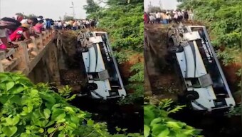 WATCH | Bus with wedding guests falls into canal in Andhra Pradesh, 7, including child, killed