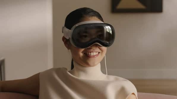 Apple forced to cut $3500-Vision Pro’s production drastically because of its complex design
