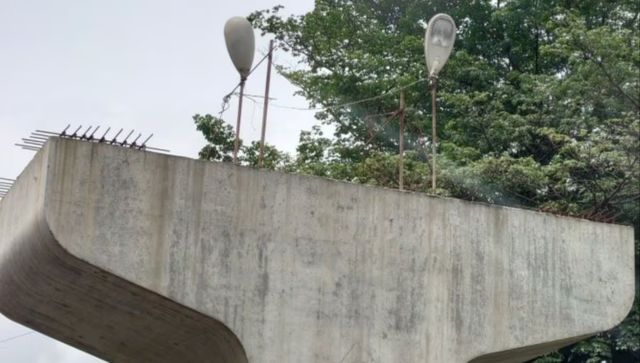 'Bengaluru Stonehenge': Incomplete Ejipura Flyover being used as lamp-post pillar; internet reacts 'Bengaluru Stonehenge': Incomplete Ejipura Flyover being used as lamp-post pillar; internet reacts