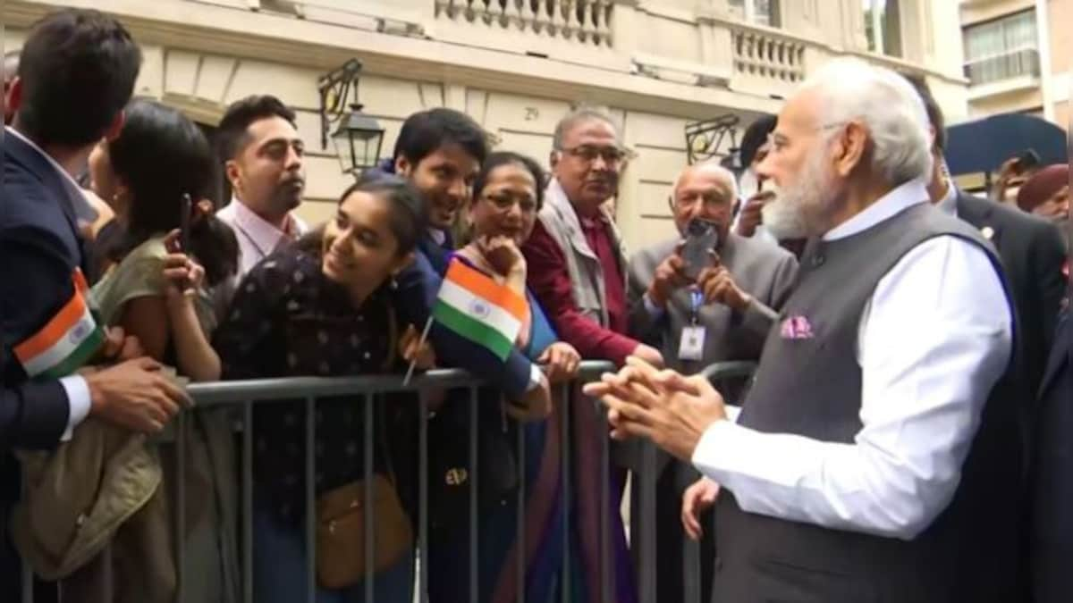 PM Modi arrives in Paris, gets a rousing welcome from Indian diaspora