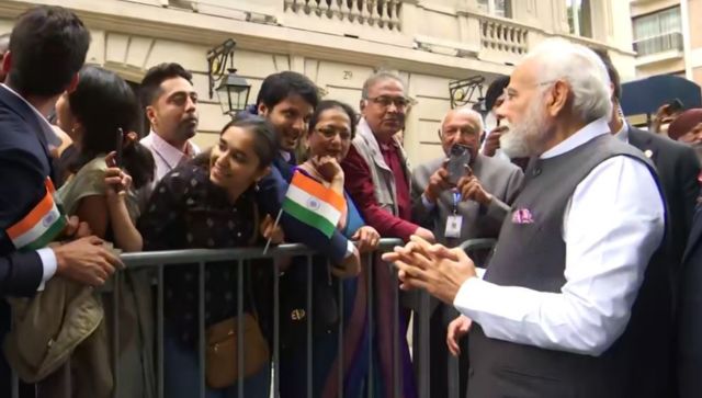 PM Modi arrives in Paris, gets a rousing welcome from Indian diaspora PM Modi arrives in Paris, gets a rousing welcome from Indian diaspora