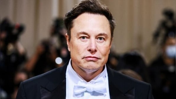 Twitter's cash flow still negative as ad revenue drops, says Elon Musk –  Firstpost