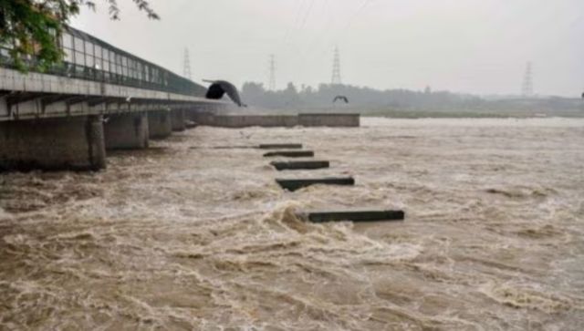 Delhi Flood: Yamuna water level crosses danger mark amid fresh spell of rain Delhi Flood: Yamuna water level crosses danger mark amid fresh spell of rain