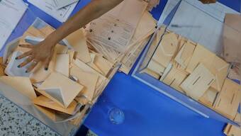 Spanish election's nail-biting finish makes hung parliament likely