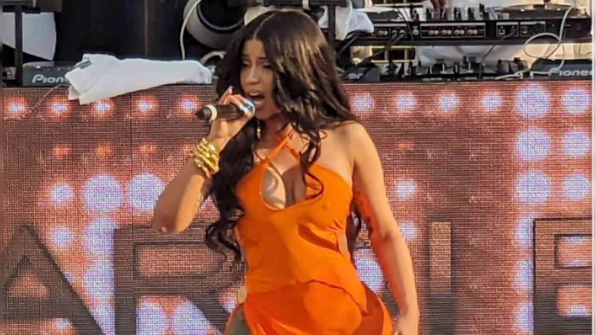 ‘Mic-drop, literally’: Cardi B hurls mic at fan who tossed drink at her during show