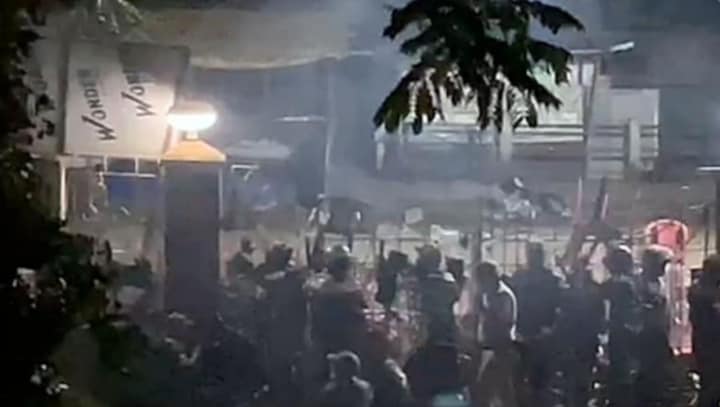 5 injured as mob attacks Meghalaya chief minister's office