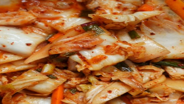 Bengaluru landlord makes 'Kimchi' for tenant as 'small welcome gift', wins hearts Bengaluru landlord makes 'Kimchi' for tenant as 'small welcome gift', wins hearts