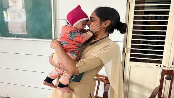 Gujarat woman constable plays with 6-month-old baby as mother appears for exam; internet reacts