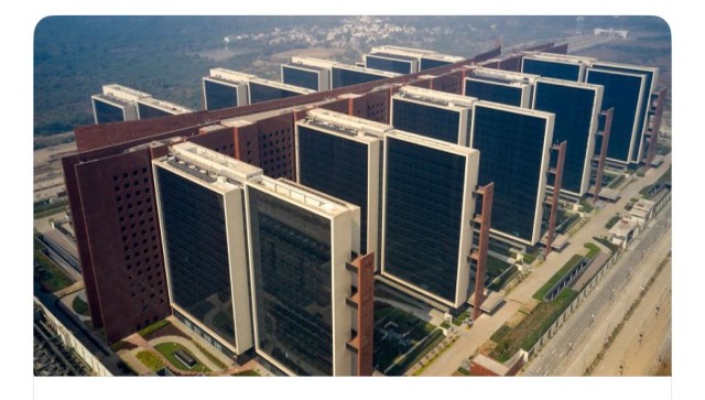 The world's largest office building is not the Pentagon. It is a complex in Surat The world's largest office building is not the Pentagon. It is a complex in Surat