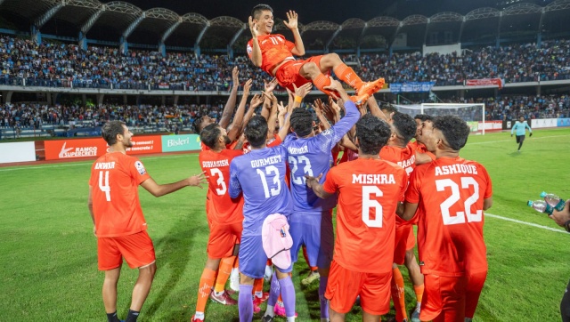 Watch: Crowd chants 'Vande Mataram', Gurpreet saves penalty and highlights from India's SAFF Championship win Watch: Crowd chants 'Vande Mataram', Gurpreet saves penalty and highlights from India's SAFF Championship win