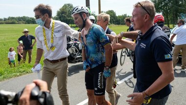 Tour de France: British rider Mark Cavendish crashes out in eighth stage