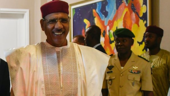Mutinous troops claim to have ousted Niger's democratically elected president