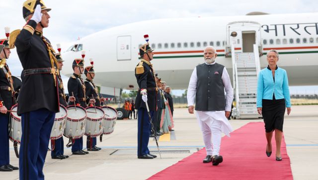 WATCH: PM Modi received by French counterpart in Paris, gets ceremonial welcome WATCH: PM Modi received by French counterpart in Paris, gets ceremonial welcome