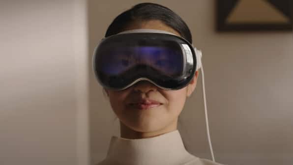 People will have to take special appointments at select Apple Stores to buy their $3500-Vision Pro