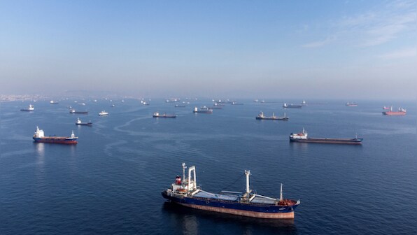 Russia hits Ukraine's grain for fourth day, practices seizing ships