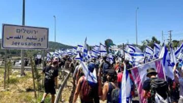 Thousands march as vote on curtailing Israel court's powers nears