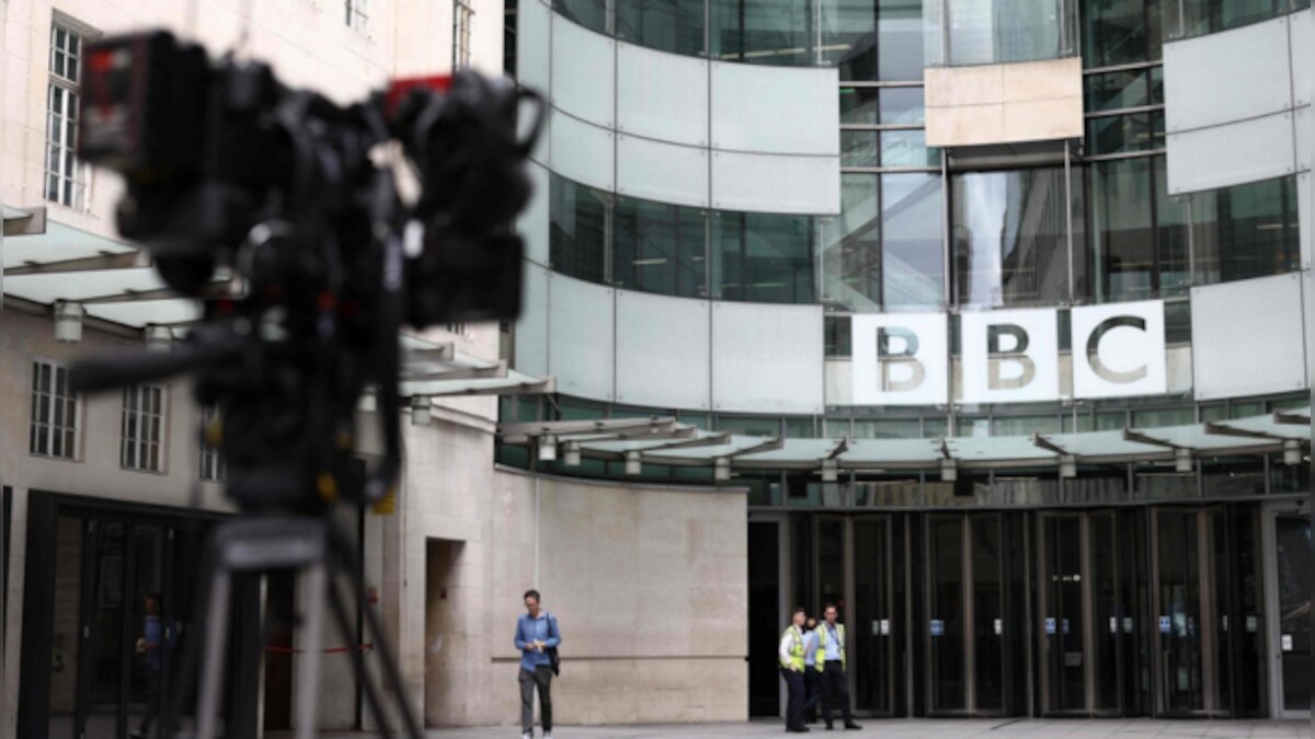 UK: Met police scoping criminal inquiry against suspended BBC presenter who paid teen for explicit images