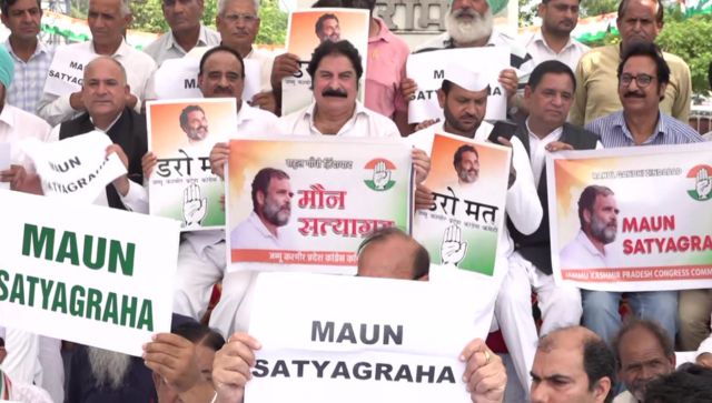 Kerala Congress workers hold 'maun satyagraha' to protest against Rahul Gandhi's disqualification Kerala Congress workers hold 'maun satyagraha' to protest against Rahul Gandhi's disqualification