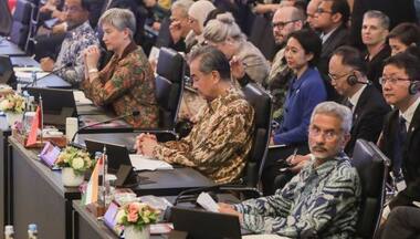 Chinese diplomat Wang Yi calls for stable ties with India