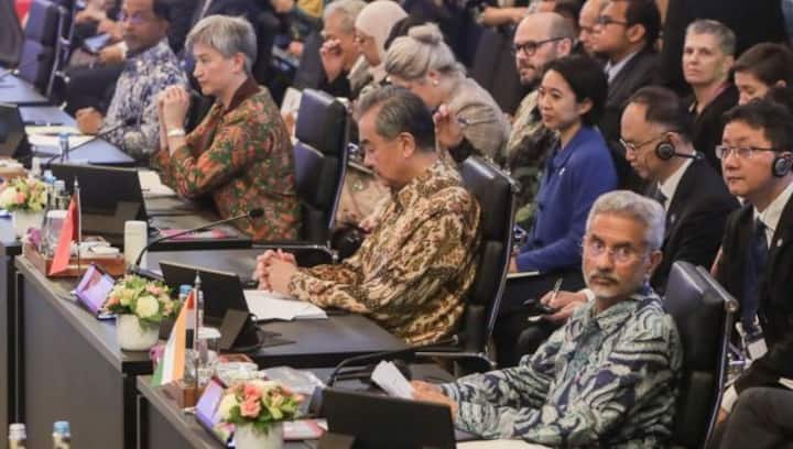 Chinese diplomat Wang Yi calls for stable ties with India