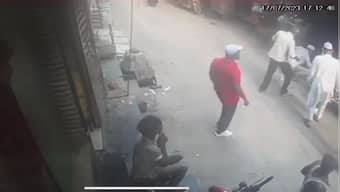 Crime Caught on Camera in Delhi: Muslim boy stabbed by girlfriend's father, brothers in Jaffrabad