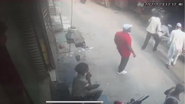 Crime Caught on Camera in Delhi: Muslim boy stabbed by girlfriend's father, brothers in Jaffrabad Crime Caught on Camera in Delhi: Muslim boy stabbed by girlfriend's father, brothers in Jaffrabad