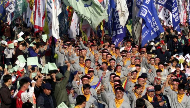 South Korea raises minimum wage by 2.5%, lowest in 3 years South Korea raises minimum wage by 2.5%, lowest in 3 years