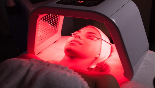 Is Red Light Therapy the answer to skin problems? Know how it works Is Red Light Therapy the answer to skin problems? Know how it works