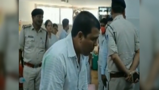 WATCH: Madhya Pradesh official swallows Rs 5,000 bribe money after spotting cops WATCH: Madhya Pradesh official swallows Rs 5,000 bribe money after spotting cops