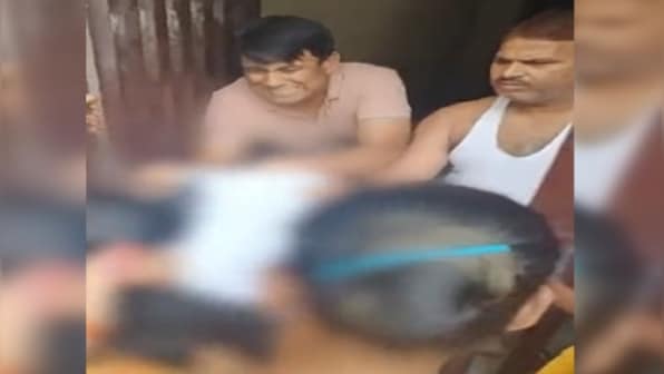 WATCH: People thrash woman pilot, husband for 'torturing' 10-year-old girl kept as domestic help in Delhi's Dwarka